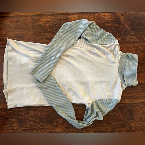 Colorblock Ribbed Turtleneck - Picture 4 of 4